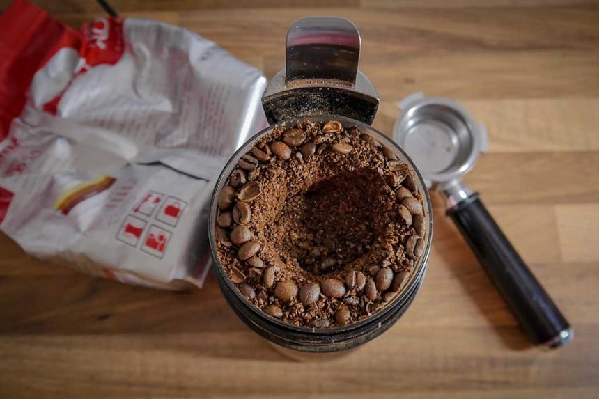 Freshly Ground Coffee: Why Is It Better than Pre-Ground?