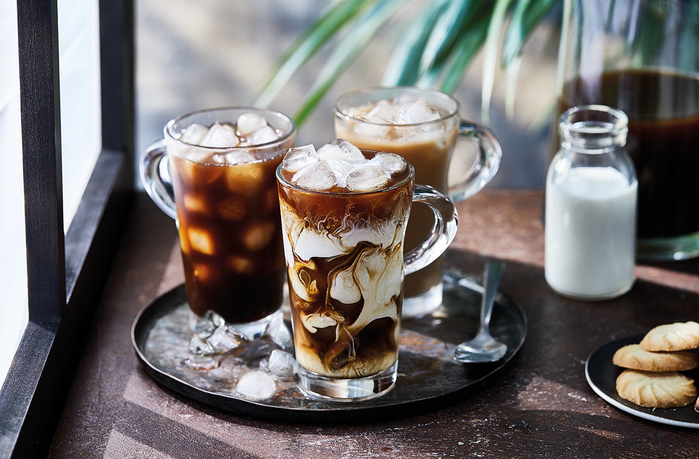 Iced Latte vs. Iced Coffee: Choose Your Drink!