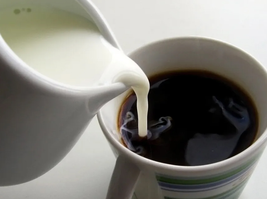 How Long Does Coffee With Milk Last in the Fridge? 11 Tips to Save Its Life and Taste